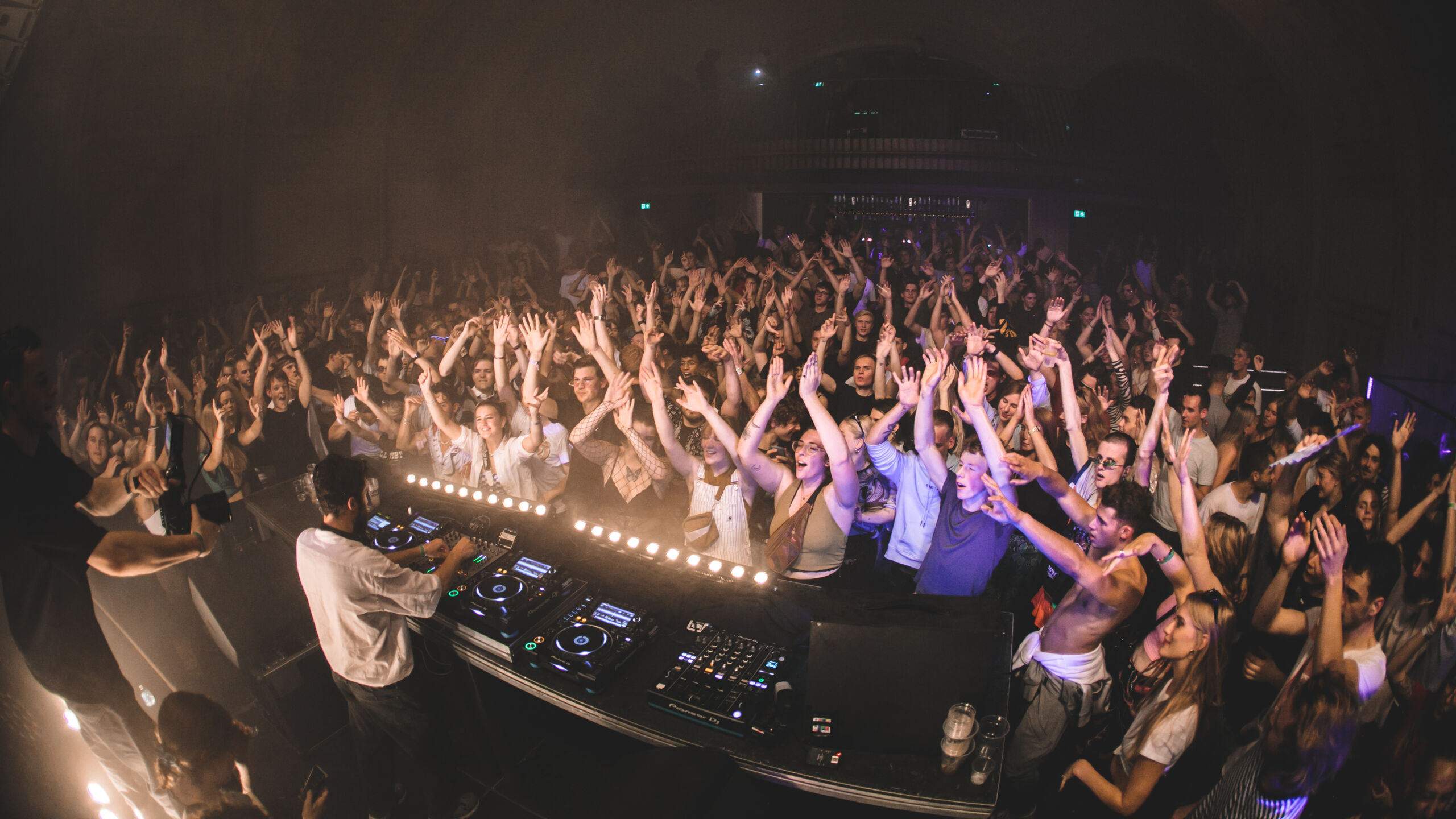 Overstuur - za 28 mei - Luxor Live